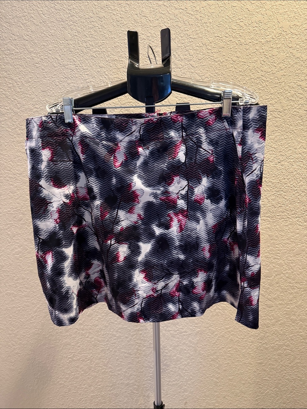 Lady Hagen Black, Gray, Pink Patterned Golf Skort. Size 16